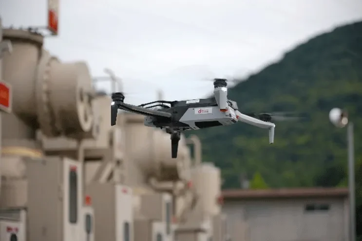 変電所を巡視するSkydio X10