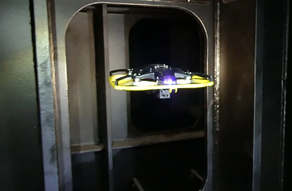 閉鎖空間で飛行するIBIS2