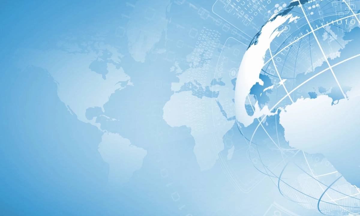 青い背景に世界地図と地球儀が描かれ、デジタルな要素がオーバーレイされた抽象的なデザイン