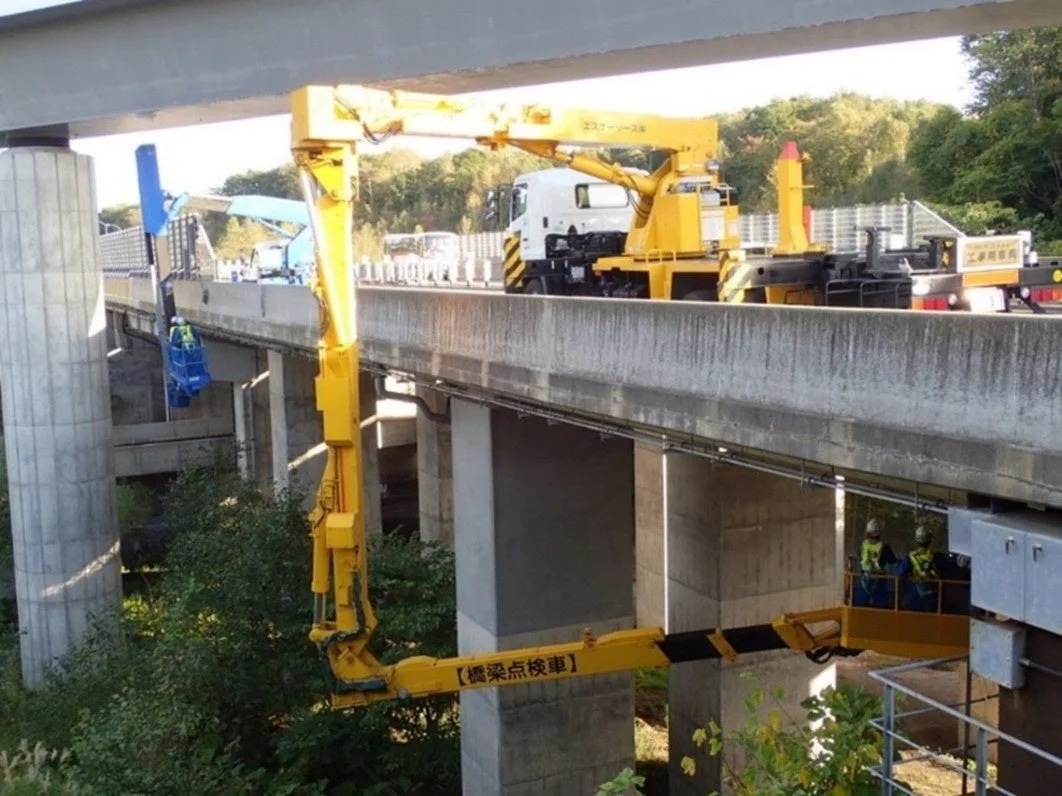 橋梁点検車