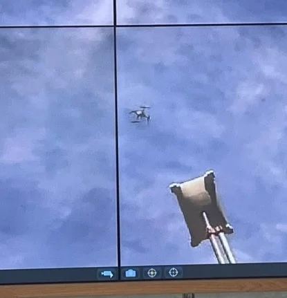 ドローン飛行中のスクリーン