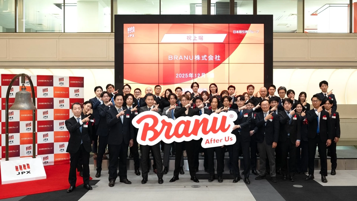 BRANU株式会社の上場を祝う集合写真