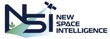 「NSI NEW SPACE INTELLIGENCE」と書かれたロゴマークです。地球上の植物と上空の人工衛星が描かれており、宇宙技術と地球に関する情報収集や解析を示すデザインとなっています。