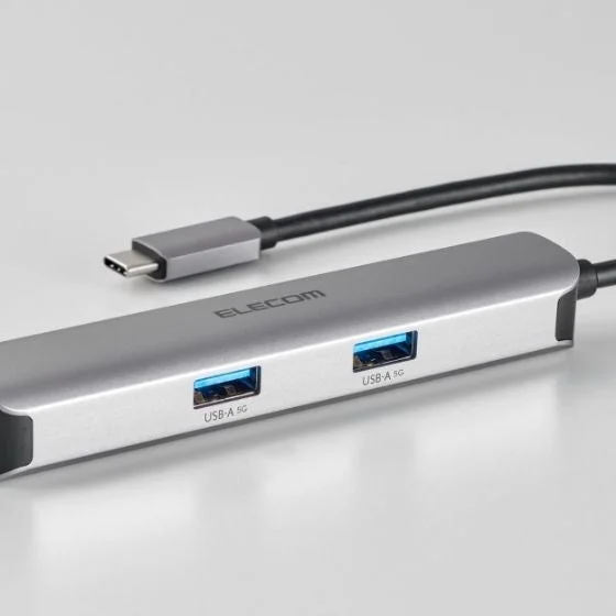 ELECOM製のUSB Type-C接続のUSBハブ。シルバーの本体にはUSB-A 5Gポートが2つ搭載されている