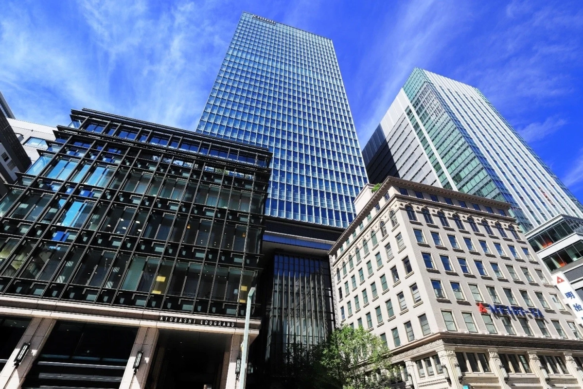 京橋エドグランを含む都市のビル群