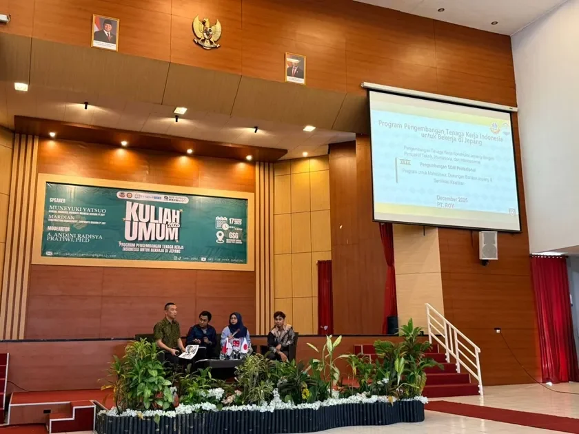 SANGGA BUANA UNIVERSITYでの講義の様子