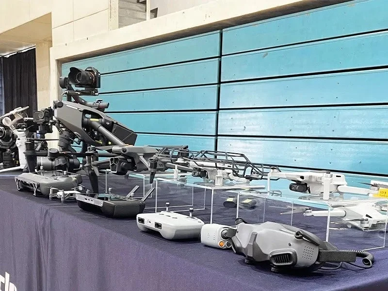 ドローンと関連機器の展示