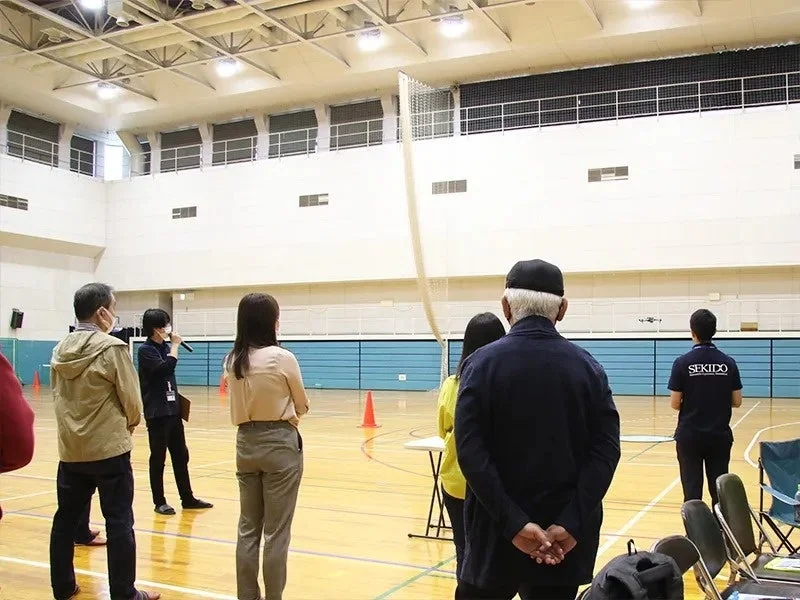 体育館でのドローンデモフライト