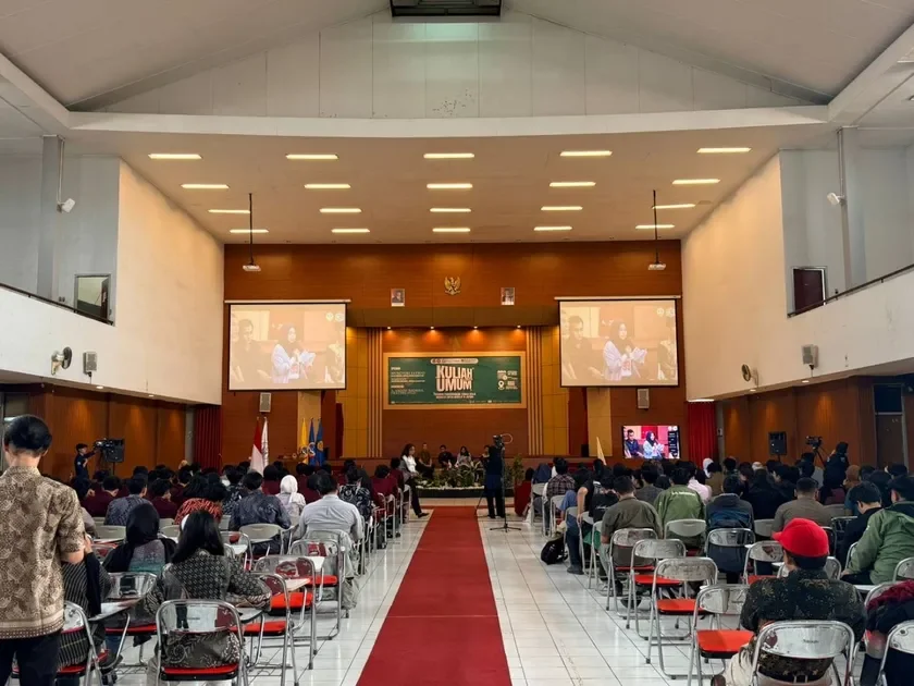 SANGGA BUANA UNIVERSITYでの講義の様子