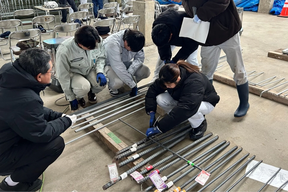 鉄筋結束の様子