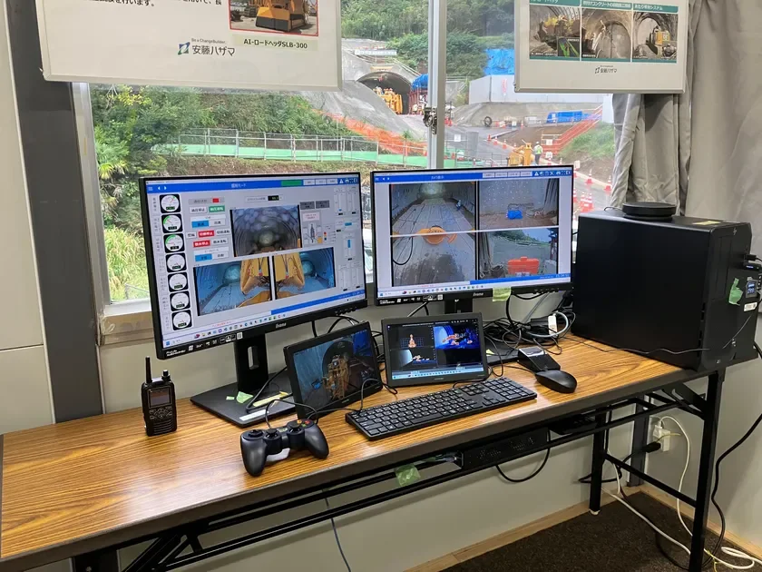 現場詰所に設置した遠隔操作ブース