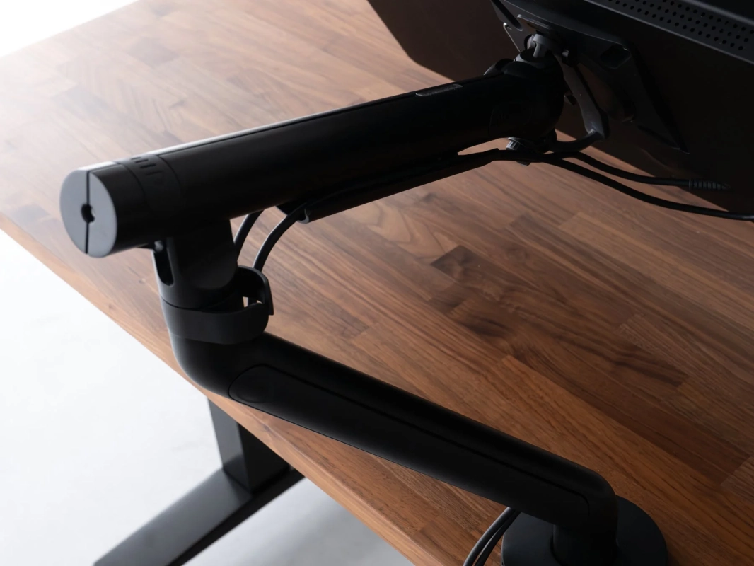 デスクとモニターアーム