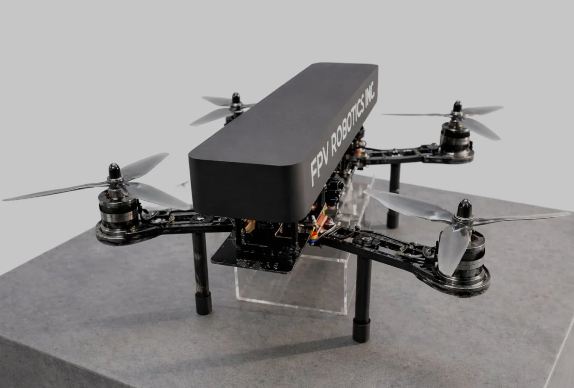FPV Robotics製ドローン