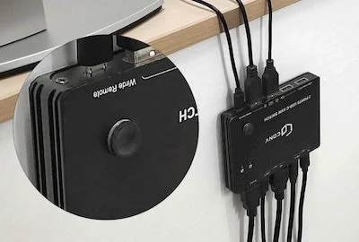 ドッキングステーション本体を机の下に設置するイメージ