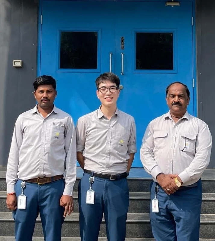 教員の集合写真