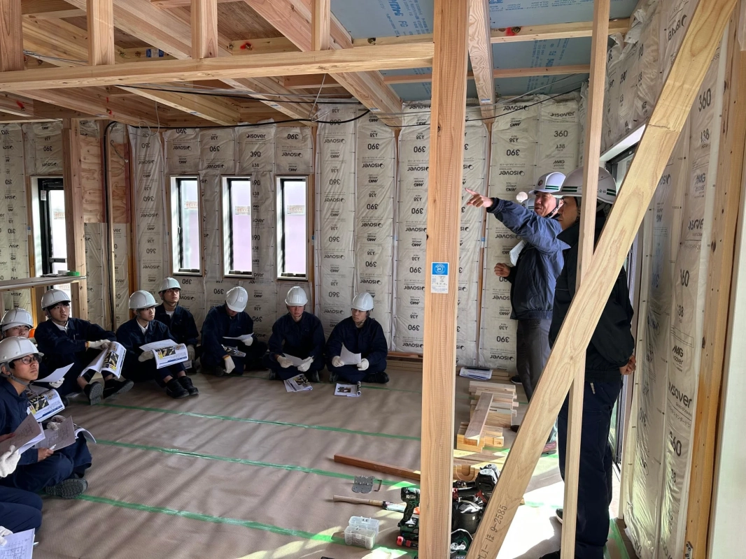 講師の指導のもと講習を受けている様子