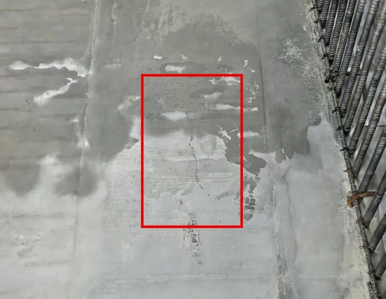 コンクリートの表面とひび割れ