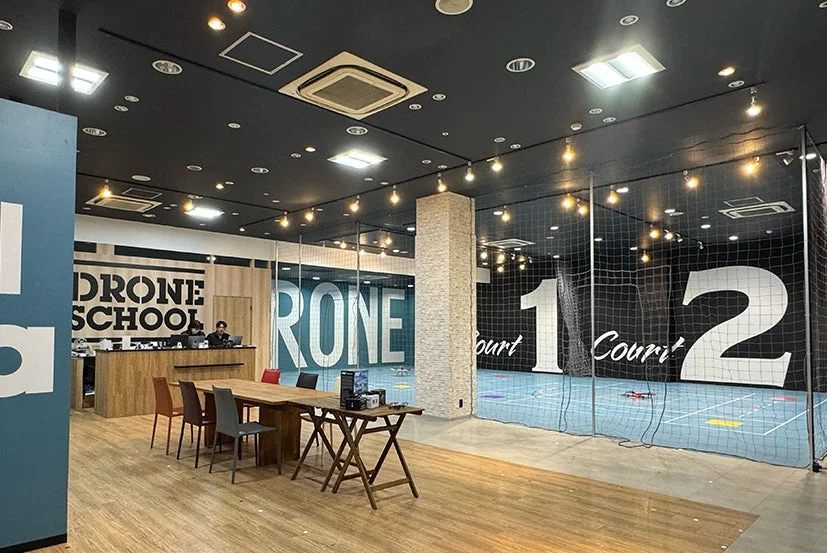 ドローンスクールの室内練習場