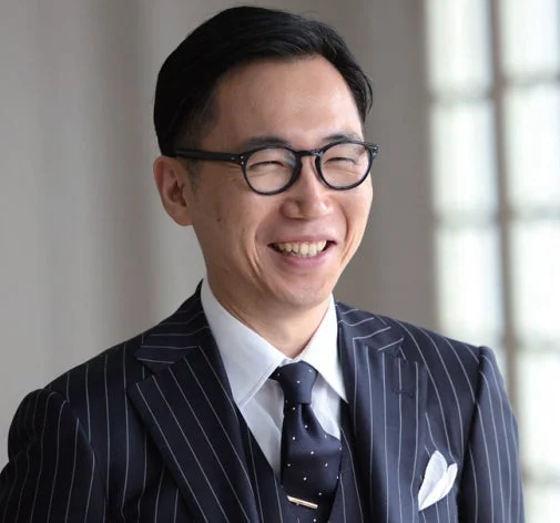 SAK University 学部長のポートレート