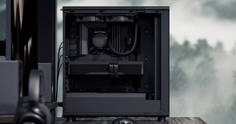 黒いPCケースの内部