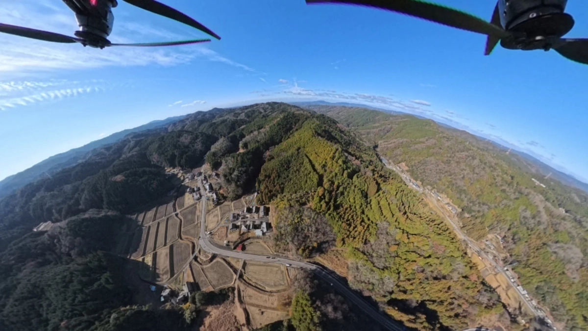 山間部の空撮風景