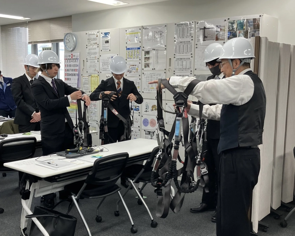 安全帯の装着指導