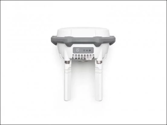 白とグレーの電子測位機器