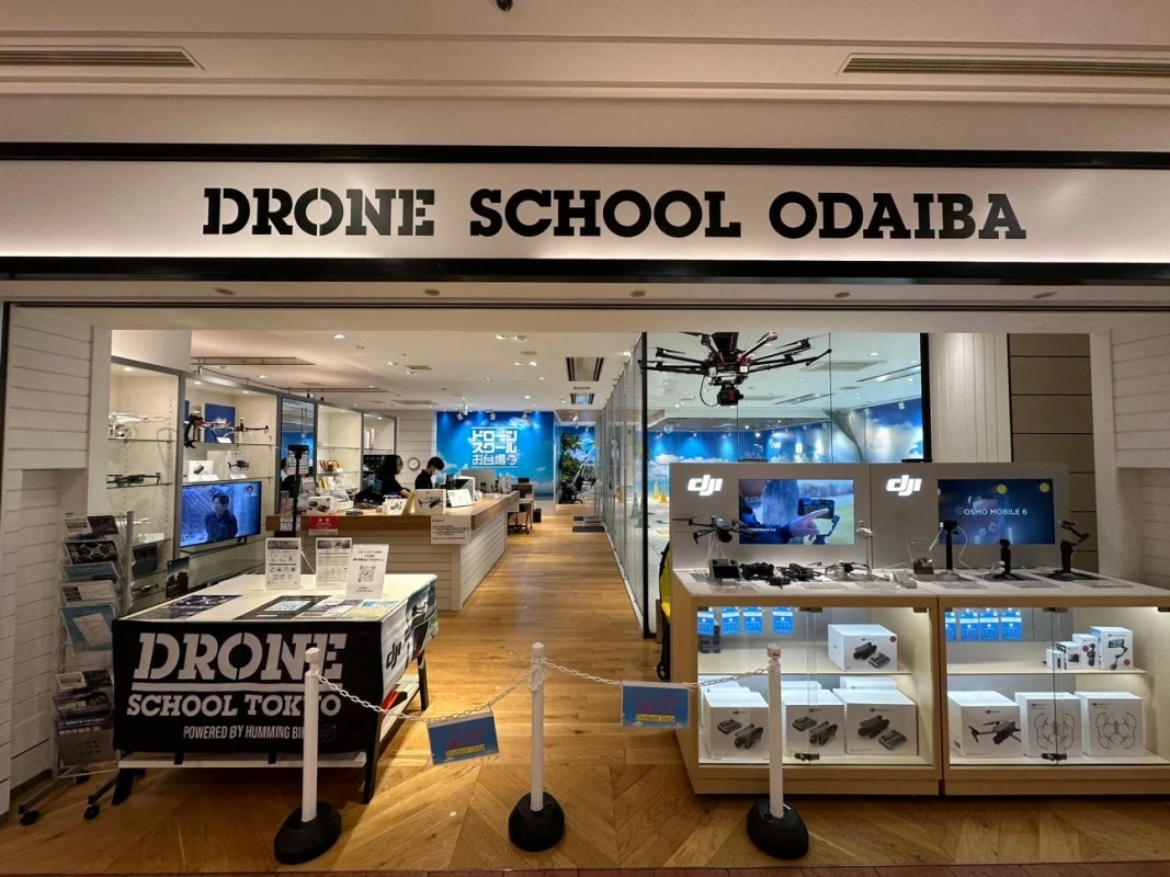 DRONE SCHOOL ODAIBAの店舗入り口