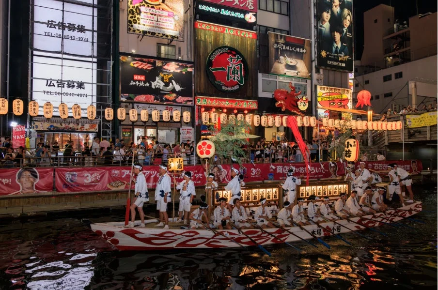 道頓堀の祭りの様子