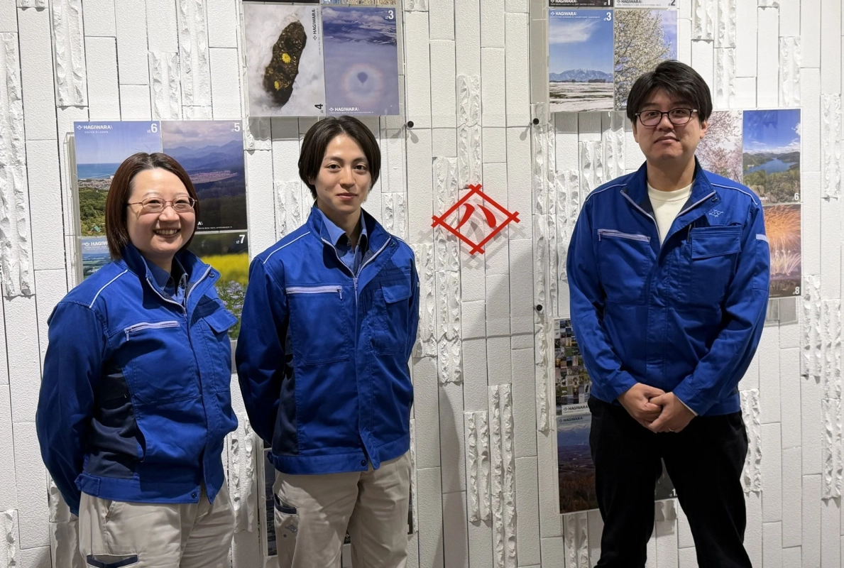 青い作業服を着た萩原建設工業の社員の方々