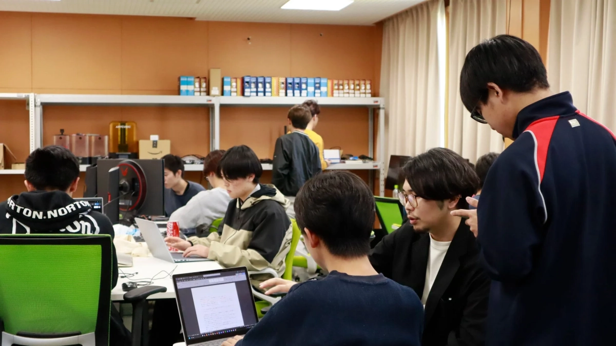 起業クラブで活動する学生たち