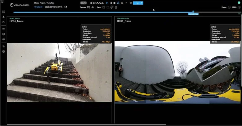 階段を登るロボットとデータ可視化画面