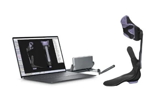 義肢装具の3Dモデルと3Dスキャナー、実物の足部装具