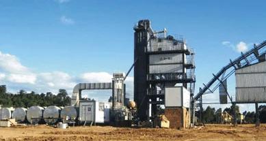 アスファルトプラントの全景