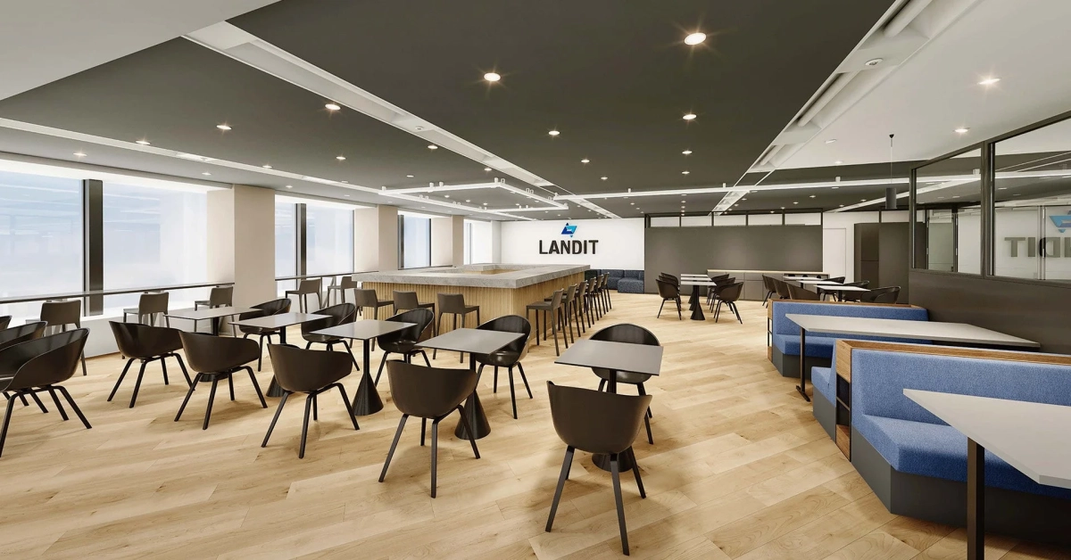 広々としたカフェテリア