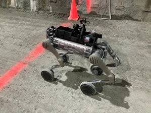 不整地を移動する四足歩行ロボット