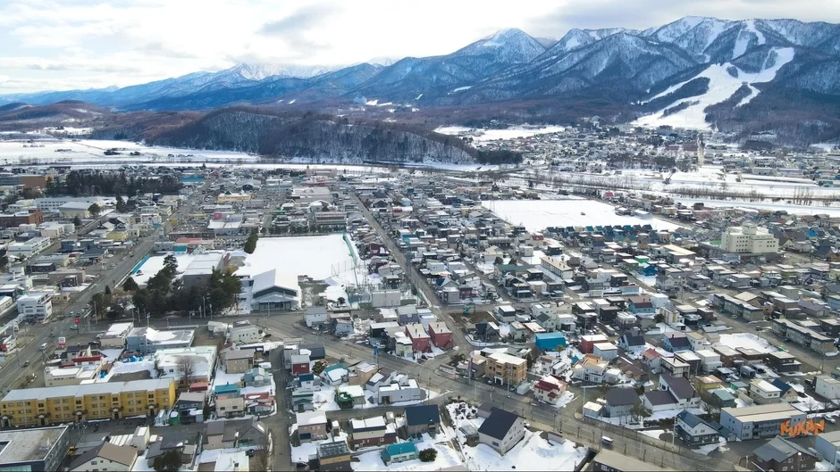 雪に覆われた町並み