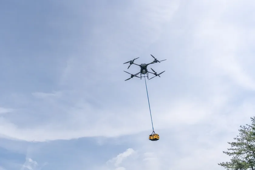FlyCart30による物資輸送デモ