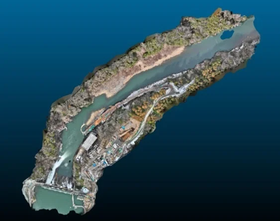 川とその周辺の地形を上空から捉えた3Dモデル