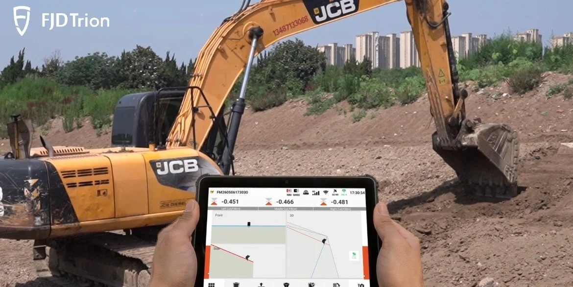 建設機械、ショベルカー、重機、工事現場、土木工事、タブレット、測量、スマート建設、デジタル技術、掘削、FJD Trion,JCB,屋外