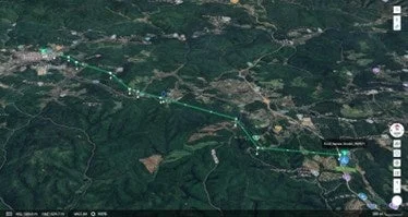 山間部の衛星画像とルート