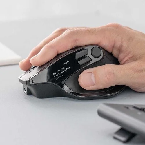液晶画面にDPIや接続状態が表示されたマウス