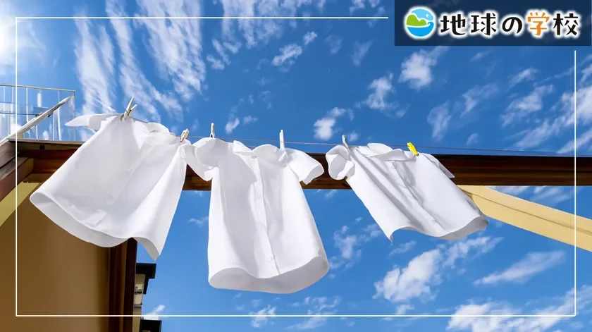 白いシャツ,洗濯物,青空,雲,屋外,晴れ,清潔,乾燥,学生服