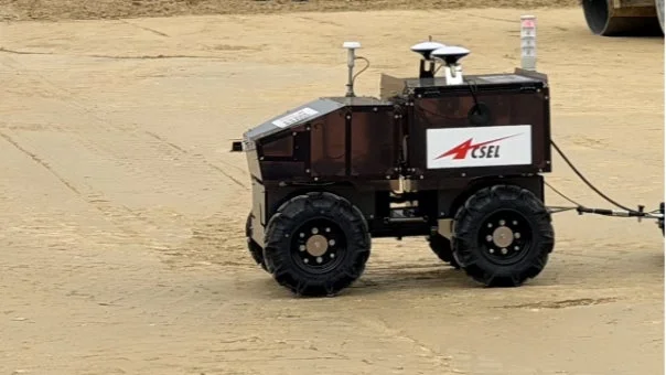 屋外の不整地で稼働する自律走行ロボット