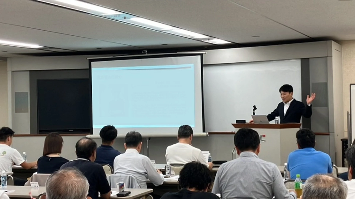 会議室でのプレゼンテーションの様子