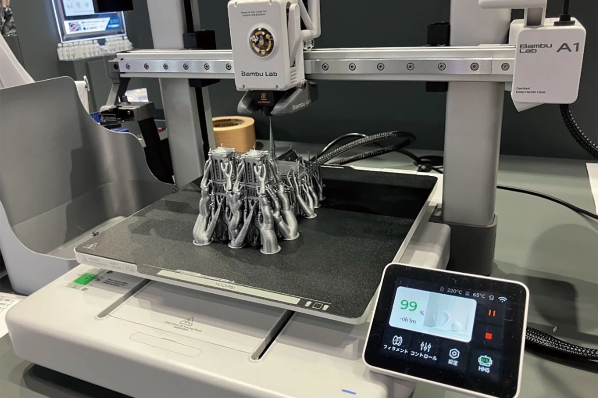 3Dプリンターで建築模型をプリントする様子