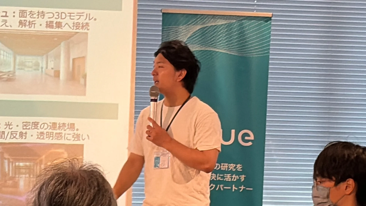 プレゼンテーション中の勝又氏