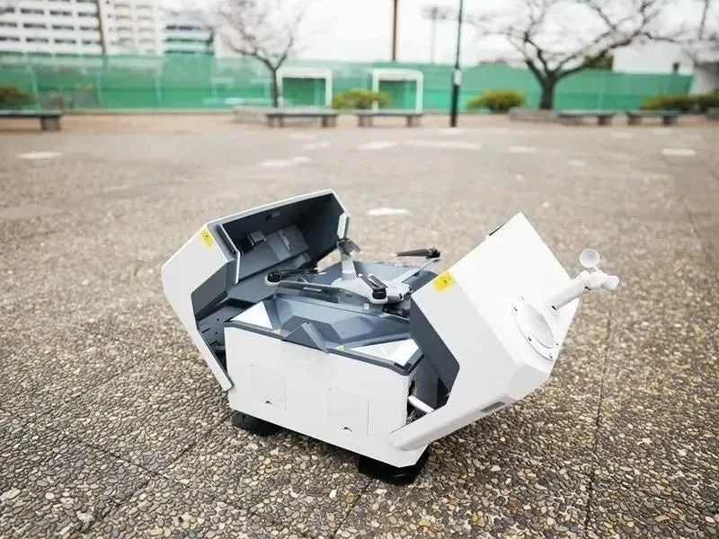 蓋が開いたモバイルロボット