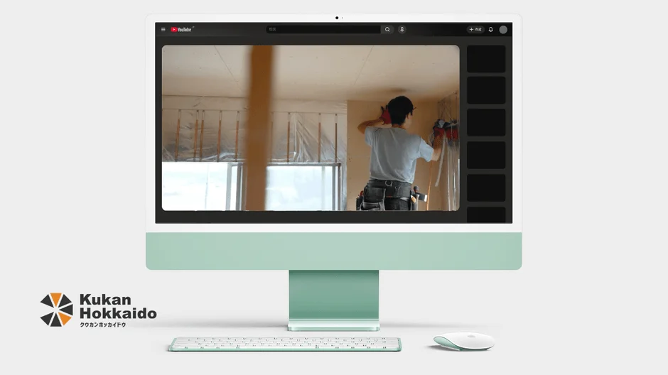 内装工事の様子を映すYouTube動画が表示されたiMac