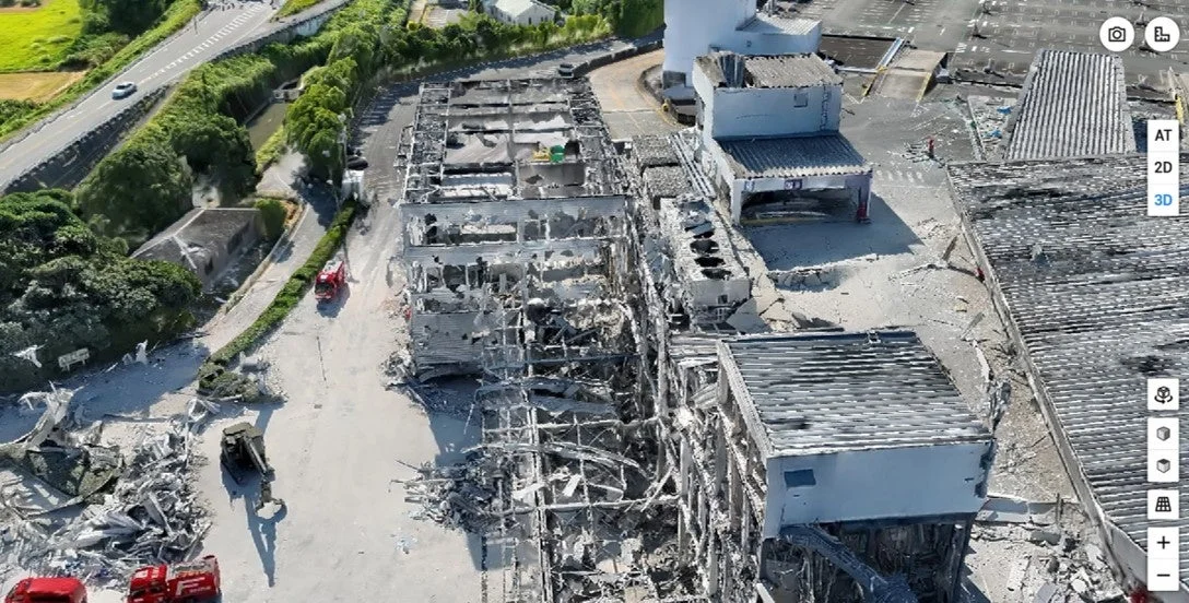 上空から撮影された大規模な建物損壊現場
